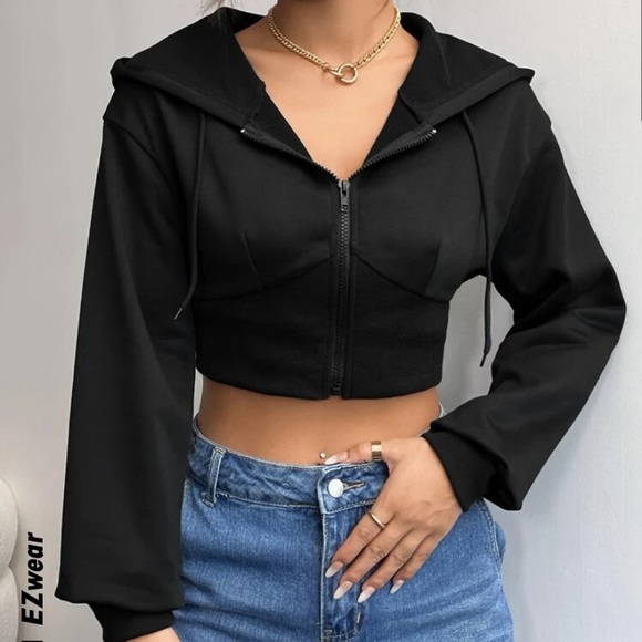 Black cropped jacket from shein, size medium (6) - Picture 2 of 3